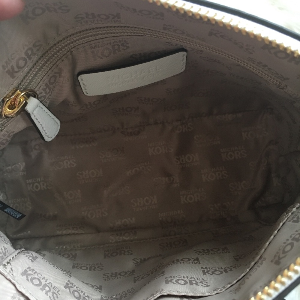 New! Michael Kors crossbody - Picture 4 of 6